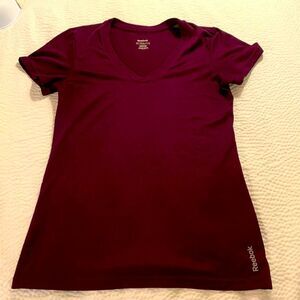 REEBOK, v neck, t shirt, XS, great condition, super cute